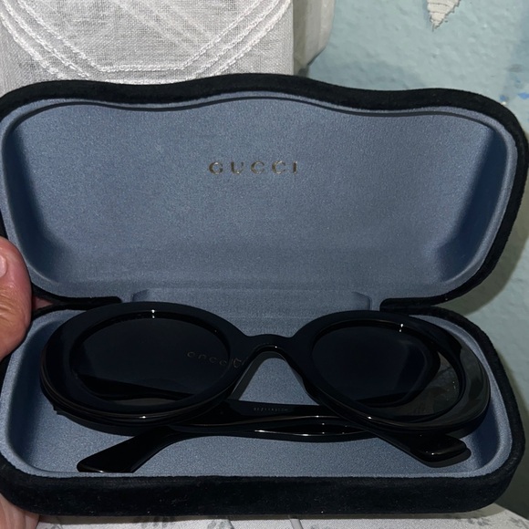 Gucci Accessories - Gucci Black Sunglasses with Logo Case Big face🔥🔥🔥 make a offer. These are new😎